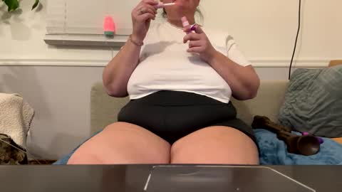 LauLauMa online show from January 21, 2025, 12:04 am