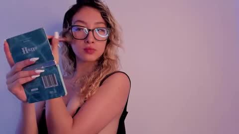 Snapshot of laumiller chatting on October 31, 2025, 7:48 pm Lau Miller online show from October 31, 2025, 7:48 pm