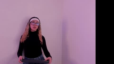 Snapshot of laumiller chatting on November 4, 2025, 11:15 pm Lau Miller online show from November 4, 2025, 11:15 pm