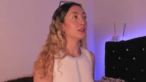 Snapshot of laumiller chatting on November 25, 2025, 3:39 am Lau Miller online show from November 25, 2025, 3:39 am