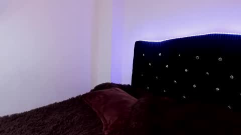 Snapshot of laumiller chatting on December 14, 2025, 12:38 am Lau Miller online show from December 14, 2025, 12:38 am