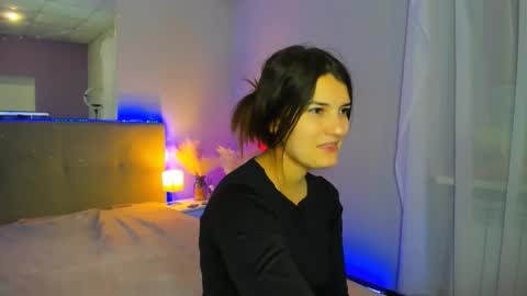 Laura online show from November 20, 2025, 5:51 am