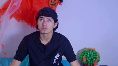 Snapshot of laura_and_kevin chatting on October 14, 2025, 2:18 pm laura_and_kevin online show from October 14, 2025, 2:18 pm