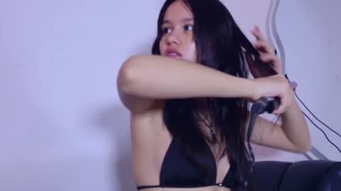 Snapshot of laura_and_kevin chatting on October 16, 2025, 1:34 pm laura_and_kevin online show from October 16, 2025, 1:34 pm