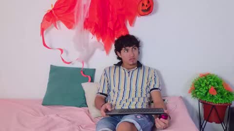 Snapshot of laura_and_kevin chatting on October 18, 2025, 2:51 pm laura_and_kevin online show from October 18, 2025, 2:51 pm