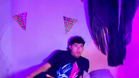 Snapshot of laura_and_kevin chatting on October 30, 2025, 1:45 pm laura_and_kevin online show from October 30, 2025, 1:45 pm