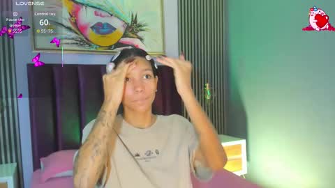 Snapshot of laura_aristizabal_19 chatting on October 24, 2025, 12:45 pm Laura online show from October 24, 2025, 12:45 pm