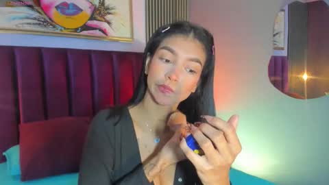 Snapshot of laura_aristizabal_19 chatting on November 7, 2025, 1:00 pm Laura online show from November 7, 2025, 1:00 pm