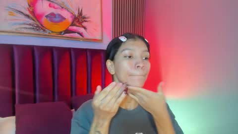 Snapshot of laura_aristizabal_19 chatting on November 18, 2025, 12:31 pm Laura online show from November 18, 2025, 12:31 pm