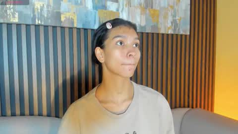 Snapshot of laura_aristizabal_19 chatting on November 22, 2025, 12:48 pm Laura online show from November 22, 2025, 12:48 pm