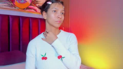 Snapshot of laura_aristizabal_19 chatting on November 25, 2025, 12:49 pm Laura online show from November 25, 2025, 12:49 pm