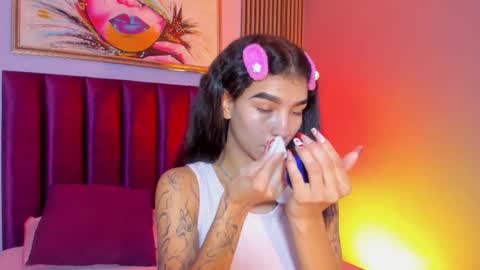 Snapshot of laura_aristizabal_19 chatting on November 27, 2025, 1:02 pm Laura online show from November 27, 2025, 1:02 pm