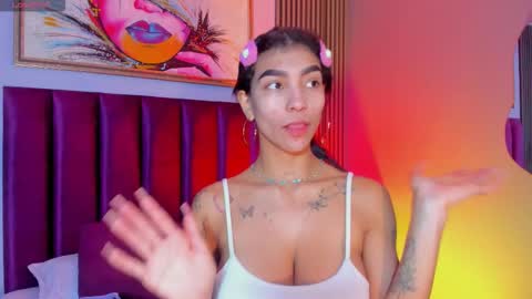 Snapshot of laura_aristizabal_19 chatting on December 4, 2025, 1:20 pm Laura online show from December 4, 2025, 1:20 pm