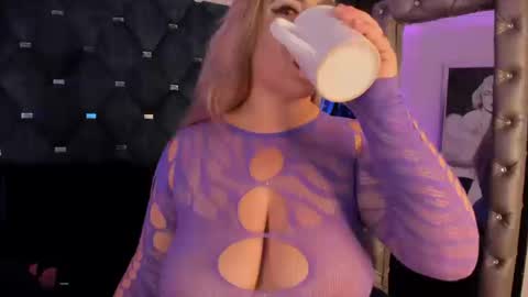 Snapshot of laura_bassi chatting on September 18, 2025, 4:03 am Laura Bassi online show from September 18, 2025, 4:03 am