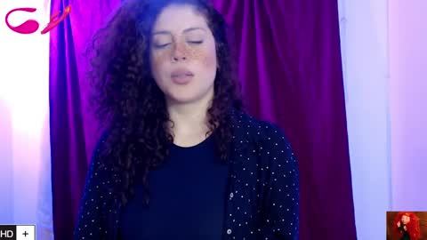 Snapshot of laura_fountain_ chatting on February 19, 2025, 9:25 pm weedcam Curly Laura OF online show from February 19, 2025, 9:25 pm