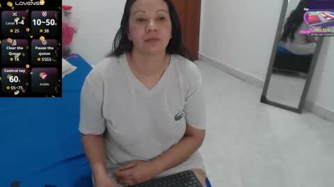 laura_foxx2379 online show from November 1, 2025, 3:03 pm