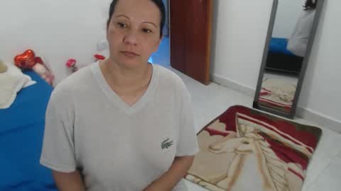 laura_foxx2379 online show from November 13, 2025, 3:33 pm