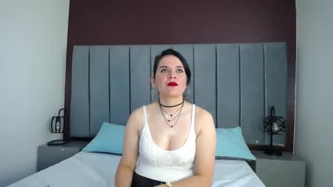 Snapshot of laura_hotties chatting on March 1, 2025, 1:18 pm laura hotties online show from March 1, 2025, 1:18 pm