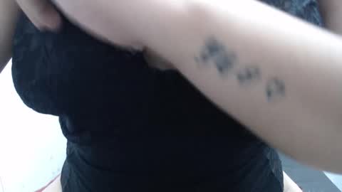 Snapshot of laura_hotyy chatting on November 4, 2025, 1:16 am Laura online show from November 4, 2025, 1:16 am