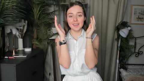 Snapshot of laura_mutti chatting on October 31, 2025, 3:46 pm Samantha online show from October 31, 2025, 3:46 pm