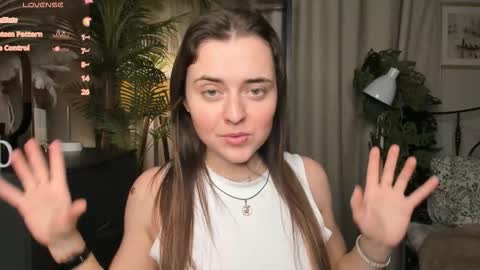 Snapshot of laura_mutti chatting on November 29, 2025, 3:48 pm Samantha online show from November 29, 2025, 3:48 pm