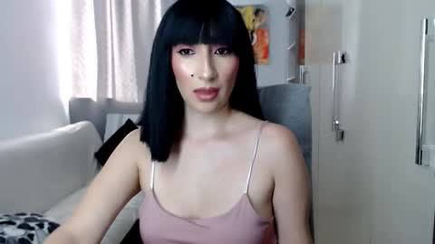 Laura online show from November 6, 2025, 9:15 pm