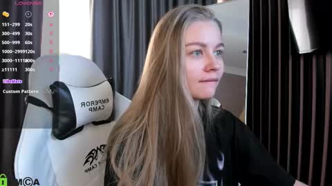 Snapshot of laura_pudd chatting on December 3, 2025, 9:51 am Laura online show from December 3, 2025, 9:51 am