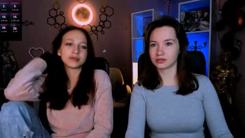 laura_queen_ online show from November 23, 2025, 8:08 pm