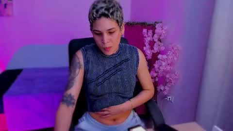 Laura Rose online show from November 25, 2025, 8:20 pm