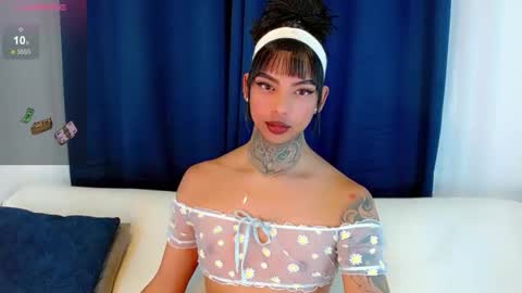 Snapshot of laura_sweet7 chatting on October 18, 2025, 12:57 am Laura online show from October 18, 2025, 12:57 am