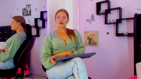 Snapshot of laurablue_ chatting on December 14, 2024, 8:51 pm Laura Blue online show from December 14, 2024, 8:51 pm