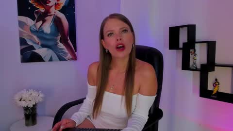 Snapshot of laurablue_ chatting on February 27, 2025, 2:43 pm Laura Blue online show from February 27, 2025, 2:43 pm