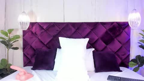 LauraCarther  online show from December 17, 2025, 5:19 pm