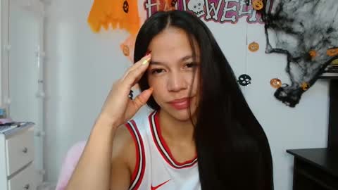 Snapshot of lauracb_ chatting on October 19, 2025, 7:14 pm lauracb online show from October 19, 2025, 7:14 pm