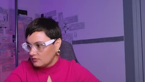 lauradavidsons online show from September 12, 2025, 8:03 am