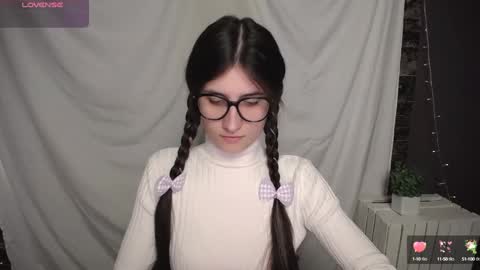 Snapshot of lauradre_ chatting on December 5, 2024, 7:16 am Laura online show from December 5, 2024, 7:16 am