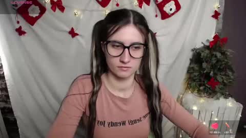 Snapshot of lauradre_ chatting on December 11, 2024, 7:42 am Laura online show from December 11, 2024, 7:42 am