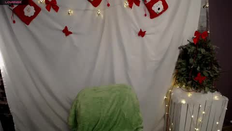Snapshot of lauradre_ chatting on December 11, 2024, 2:22 pm Laura online show from December 11, 2024, 2:22 pm