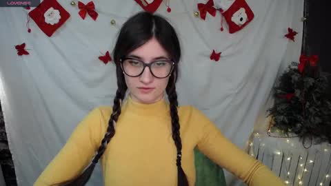Snapshot of lauradre_ chatting on December 15, 2024, 7:13 am Laura online show from December 15, 2024, 7:13 am