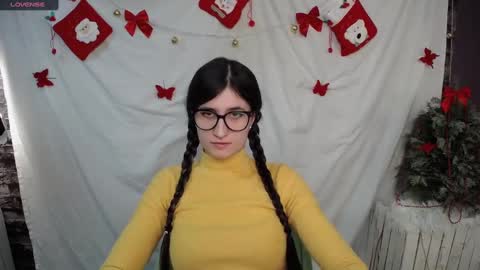 Snapshot of lauradre_ chatting on December 15, 2024, 10:39 am Laura online show from December 15, 2024, 10:39 am