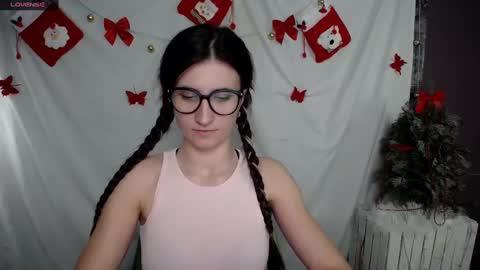 Snapshot of lauradre_ chatting on December 23, 2024, 9:05 am Laura online show from December 23, 2024, 9:05 am