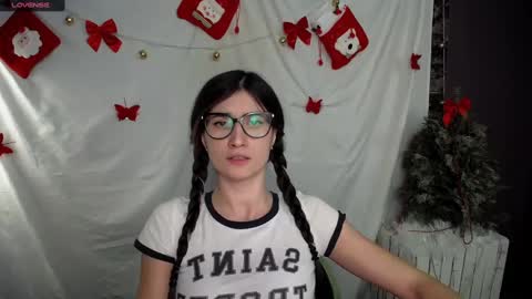 Snapshot of lauradre_ chatting on January 2, 2025, 10:16 am Laura online show from January 2, 2025, 10:16 am