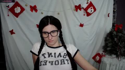 Snapshot of lauradre_ chatting on January 7, 2025, 8:45 am Laura online show from January 7, 2025, 8:45 am