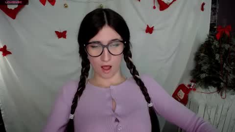 Snapshot of lauradre_ chatting on January 10, 2025, 9:13 am Laura online show from January 10, 2025, 9:13 am
