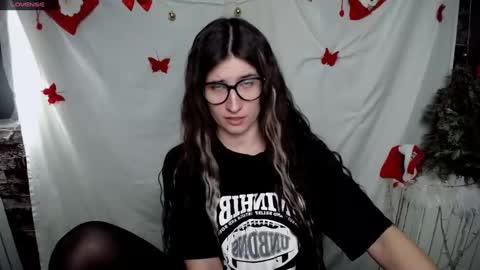 Snapshot of lauradre_ chatting on January 15, 2025, 8:51 am Laura online show from January 15, 2025, 8:51 am