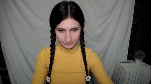 Snapshot of lauradre_ chatting on February 16, 2025, 8:43 am Laura online show from February 16, 2025, 8:43 am
