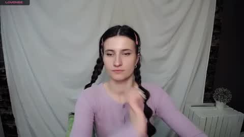 Snapshot of lauradre_ chatting on February 20, 2025, 11:20 am Laura online show from February 20, 2025, 11:20 am
