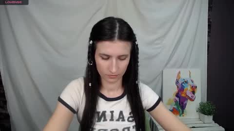 Snapshot of lauradre_ chatting on March 9, 2025, 9:35 am Laura online show from March 9, 2025, 9:35 am
