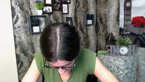 Snapshot of lauradre_ chatting on October 14, 2025, 11:22 am Laura online show from October 14, 2025, 11:22 am