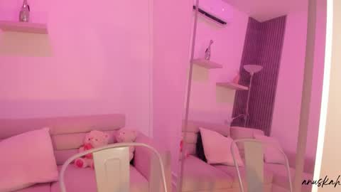Snapshot of laurah_hill chatting on September 13, 2025, 12:05 pm Lau online show from September 13, 2025, 12:05 pm